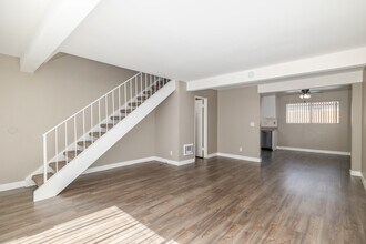 910 Enterprise Ave. in Inglewood, CA - Foto de edificio - Interior Photo