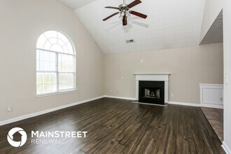 680 Escalade Dr in Atlanta, GA - Foto de edificio - Building Photo