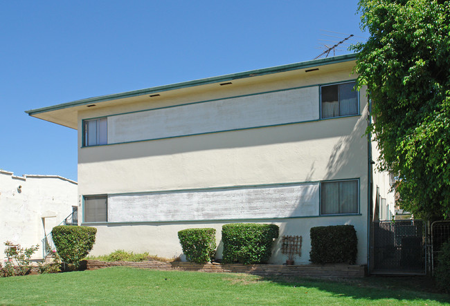 740 N Edinburgh Ave in Los Angeles, CA - Foto de edificio - Building Photo