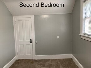 1106 Clinton Ave, Unit 3 in Des Moines, IA - Building Photo - Building Photo