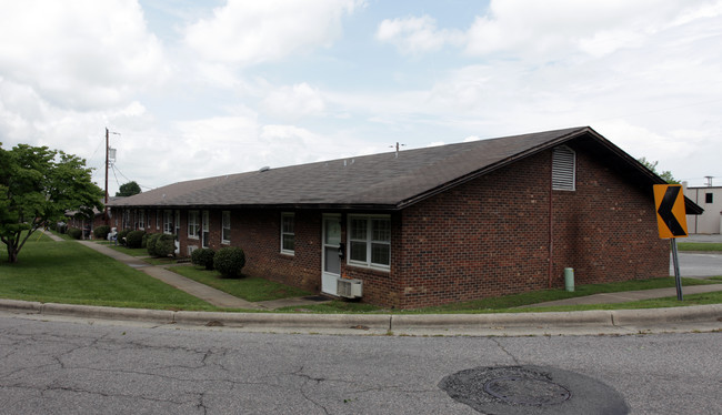 1600 Long St in High Point, NC - Building Photo - Building Photo