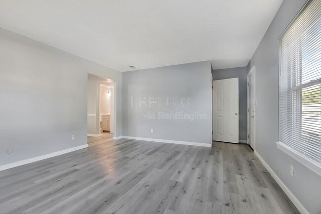 817 Lancelot Ct in Jeffersonville, IN - Building Photo - Building Photo