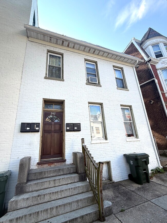 242 S Potomac St in Hagerstown, MD - Building Photo - Building Photo