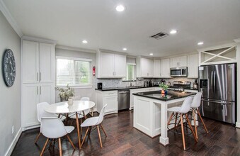 4749 Benning Dr in Houston, TX - Building Photo - Building Photo