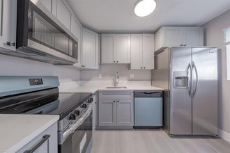 105 Gardens Dr, Unit 102 in Pompano Beach, FL - Building Photo - Building Photo