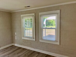 341 E McPherson Dr in Mebane, NC - Building Photo - Building Photo