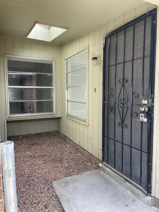 8154 St Andrew Ln in El Paso, TX - Foto de edificio