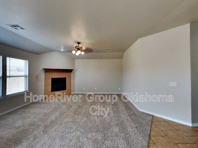 19448 Currant Dr in Edmond, OK - Foto de edificio - Building Photo