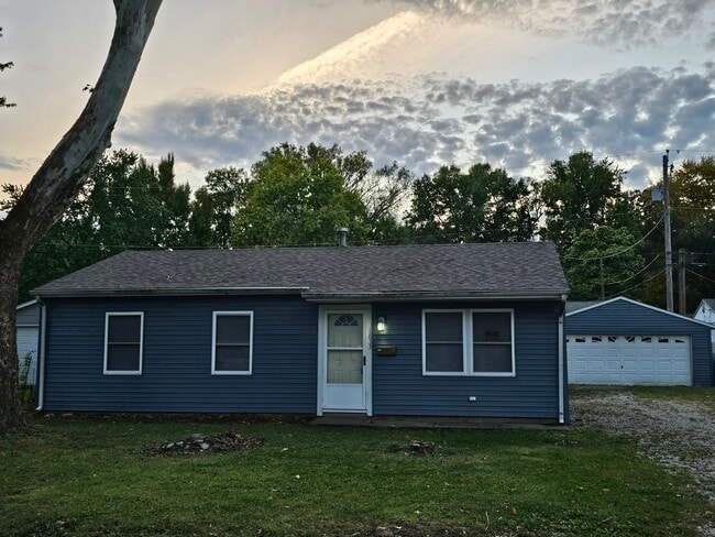 1833 Greentree Rd in Springfield, IL - Building Photo - Building Photo