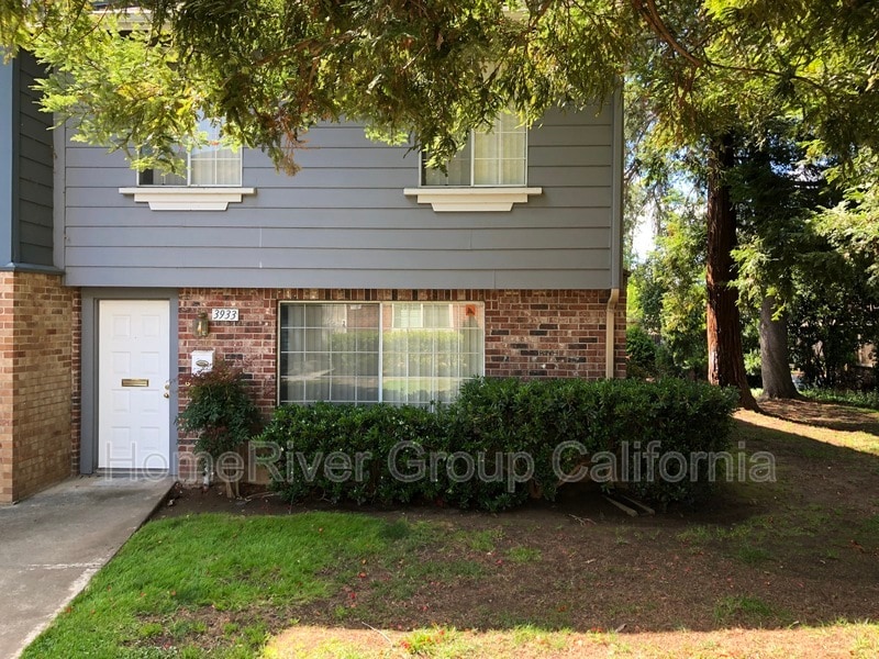 3933 Oak Villa Cir in Carmichael, CA - Building Photo