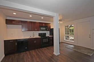 3425 S 176th St in Seatac, WA - Building Photo - Building Photo