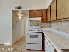 2828 E Tierra Buena Ln in Phoenix, AZ - Building Photo - Building Photo
