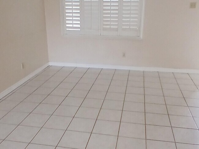 1239 Brown Dr in Laredo, TX - Building Photo - Building Photo