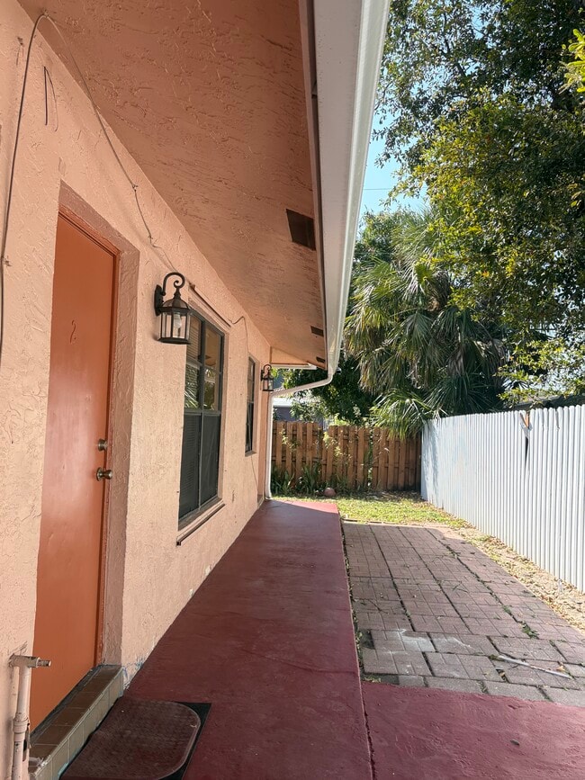 1211 NW 29th Terrace in Fort Lauderdale, FL - Foto de edificio - Building Photo