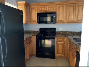 1455 Lake Crystal Dr in West Palm Beach, FL - Building Photo - Building Photo