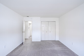 Hillcrest Apartments in Woodstown, NJ - Building Photo - Interior Photo