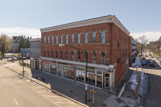 1526 Main St