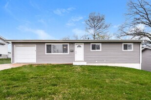 1230 Acredale Dr in Florissant, MO - Building Photo