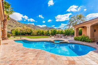 5339 E Royal Palm Rd in Paradise Valley, AZ - Building Photo - Building Photo