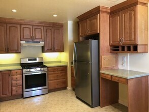 1101 Ellis Ct in Hollister, CA - Building Photo - Building Photo