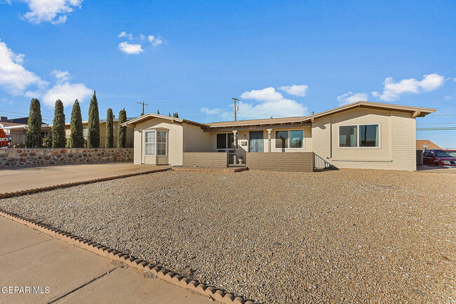 4713 Sun Valley Dr in El Paso, TX - Building Photo - Building Photo