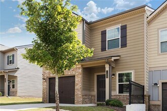 7122 Chara Ln in Atlanta, GA - Building Photo - Building Photo