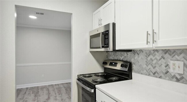 100 Pinhurst Dr, Unit 0511 in Atlanta, GA - Building Photo - Building Photo