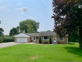 14865 Pershing Dr in Brookfield, WI - Building Photo