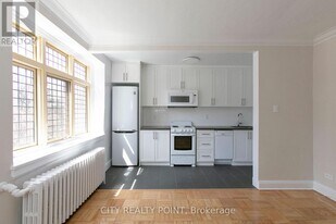 398 Avenue Rd in Toronto, ON - Building Photo