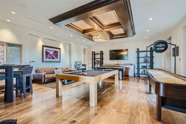 property at 5 Promontory Pointe Ln