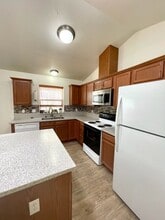 2911 NE Jackdaw Dr in Bend, OR - Foto de edificio - Building Photo