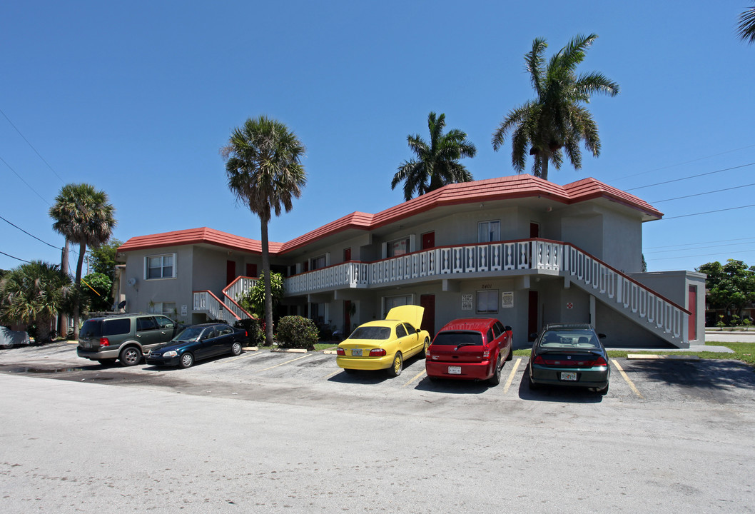 2401 NW 9th Ave in Wilton Manors, FL - Building Photo