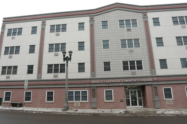 Seneca Cazenovia Community Square in Buffalo, NY - Foto de edificio - Building Photo