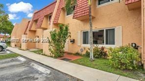 6 Spinning Wheel Ln in Tamarac, FL - Building Photo - Building Photo