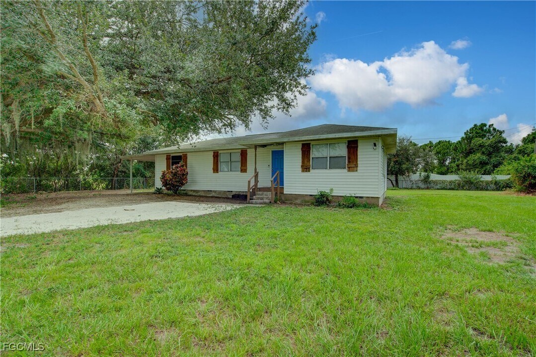3701 21st St SW in Lehigh Acres, FL - Building Photo
