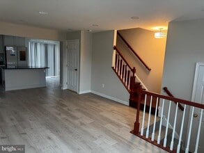 605 Warrenton Terrace NE in Leesburg, VA - Foto de edificio - Building Photo