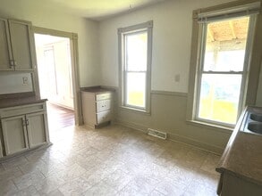 951 W 21st St, Unit 1 in Erie, PA - Foto de edificio - Building Photo