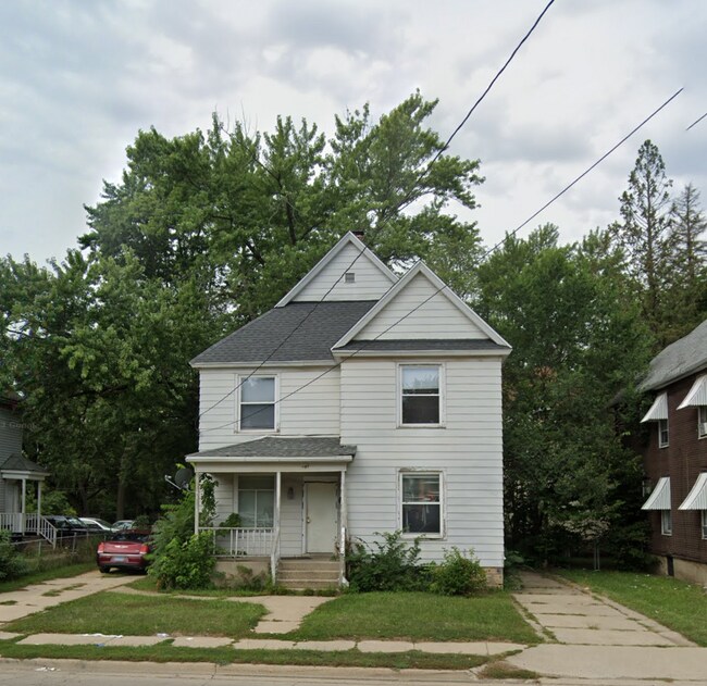 property at 907 11th St