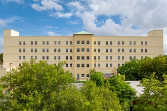 Ward Tower II in Miami, FL - Building Photo - Building Photo
