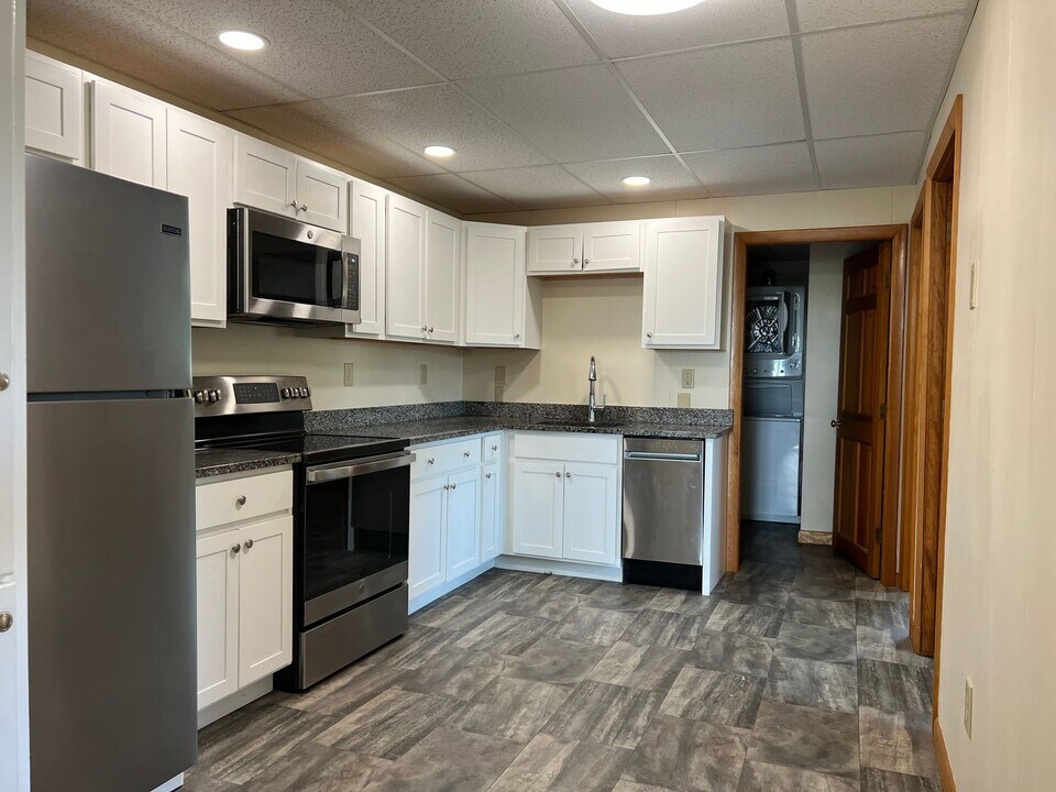 146 Kennedy Memorial Dr-Unit -Unit 1 in Waterville, ME - Building Photo