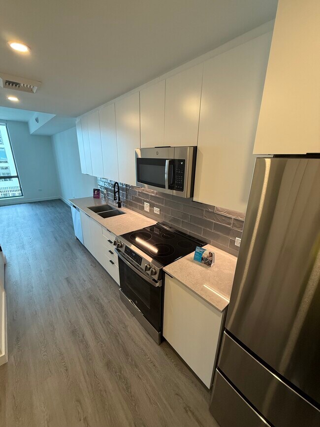 36 NW 32nd St, Unit B02 in Miami, FL - Building Photo - Building Photo