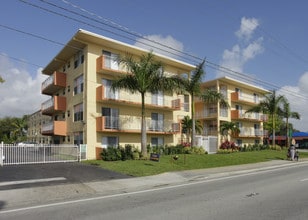 PRESTIGE ESTATES in Miami, FL - Building Photo - Building Photo