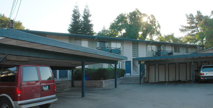 Sierra Garden Apartments in Walnut Creek, CA - Building Photo - Building Photo