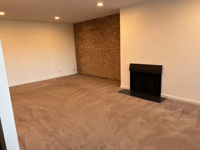 5950 Oakwood Dr in Lisle, IL - Building Photo - Building Photo