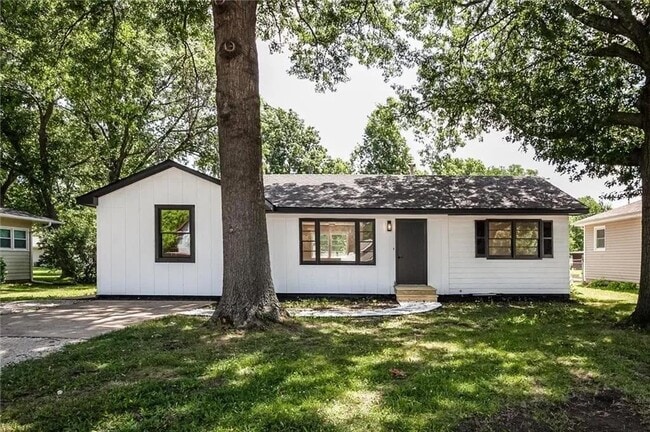property at 1429 S Willow St