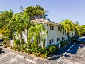 1423 Holly Heights Dr in Fort Lauderdale, FL - Building Photo