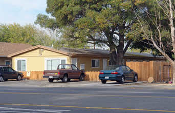 2741 Del Paso Blvd in Sacramento, CA - Foto de edificio - Building Photo