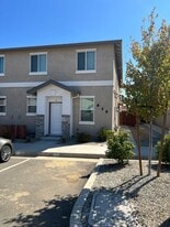 858 Mission De Oro Dr in Redding, CA - Building Photo