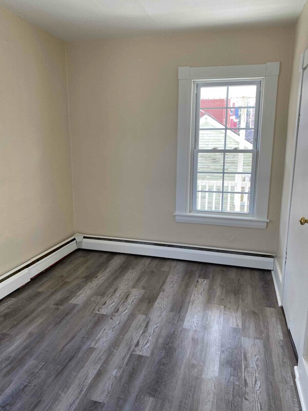 325 Waldo St, Unit Unit 3 in Rumford, ME - Building Photo - Building Photo