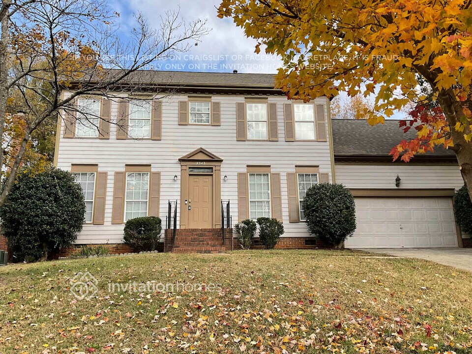 2343 Century Oaks Ln in Charlotte, NC - Building Photo